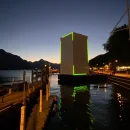 Microsoft ha messo un xbox serie x gigante in acqua a queenstown