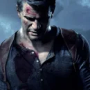 Neil Druckmann mostra una prova di stampa dello steelbook di Uncharted 4