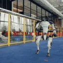 I robot di boston dynamics nel ballo "do you love me"