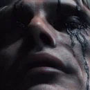 Death Stranding: Due nuovi poster raffigurati Guillermo del Toro e Mads Mikkelsen