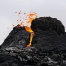 Splendidi video di un drone che sorvola un vulcano in islanda